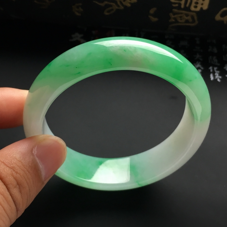 （超值推荐）糯冰种飘翠手镯（54.9mm）