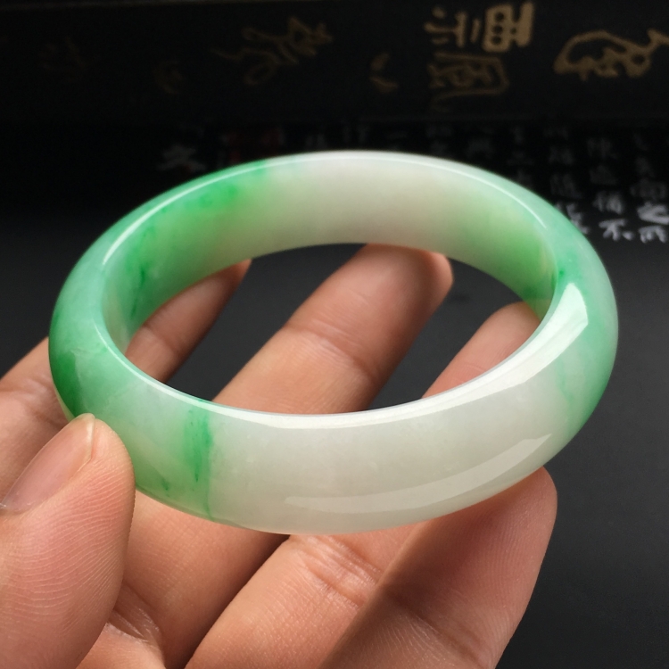 （超值推荐）糯冰种飘翠手镯（54.9mm）