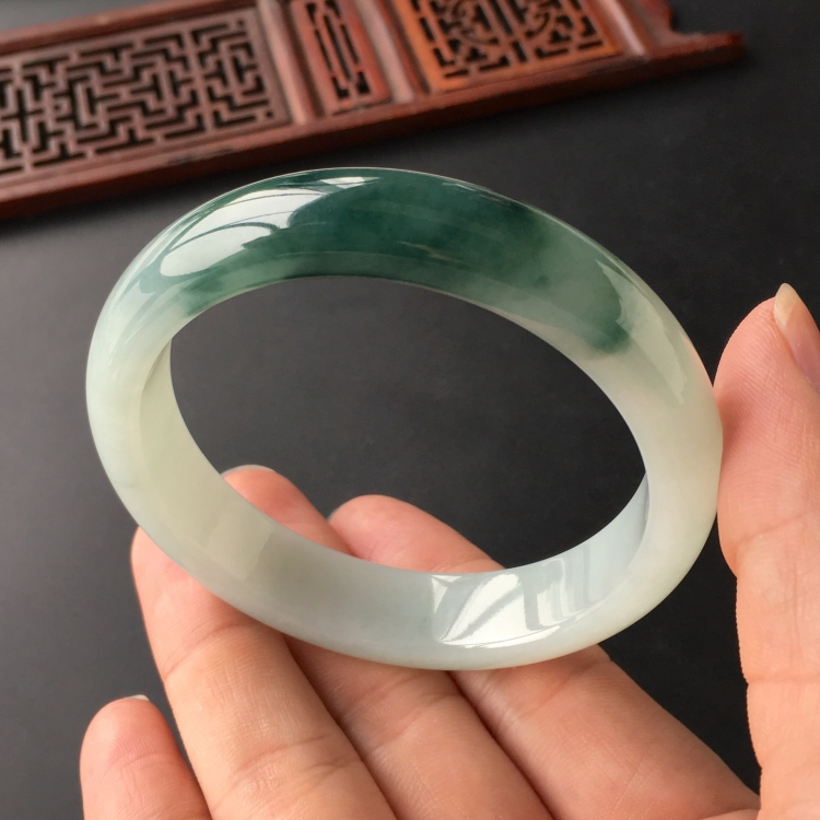 (超值推荐)糯冰种飘花手镯(56.7mm)
