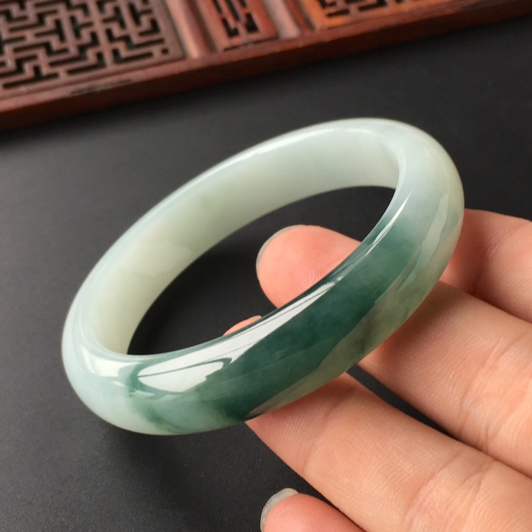 (超值推荐)糯冰种飘花手镯(56.7mm)