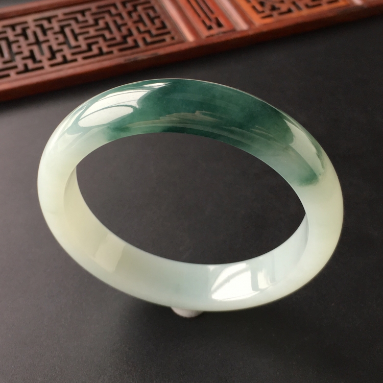 (超值推荐)糯冰种飘花手镯(56.7mm)