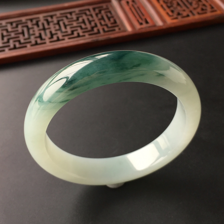 (超值推荐)糯冰种飘花手镯(56.7mm)