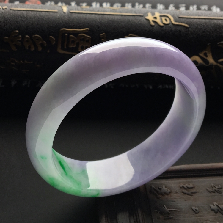 （超值推荐）糯冰种春带彩手镯（59mm）