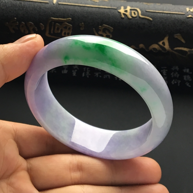 （超值推荐）糯冰种春带彩手镯（59mm）