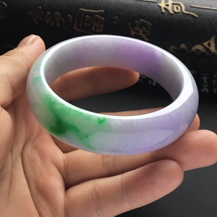 （超值推荐）糯冰种春带彩手镯（59mm）