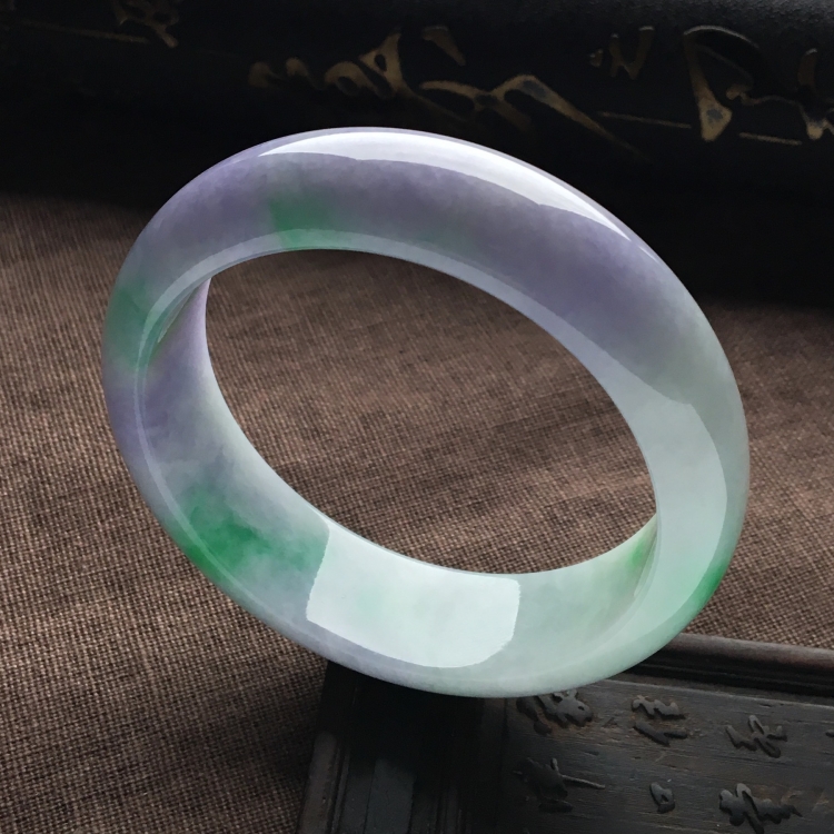 （超值推荐）糯冰种春带彩手镯（59mm）