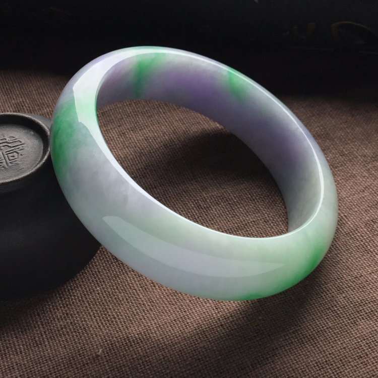 （超值推荐）糯冰种春带彩手镯（59mm）