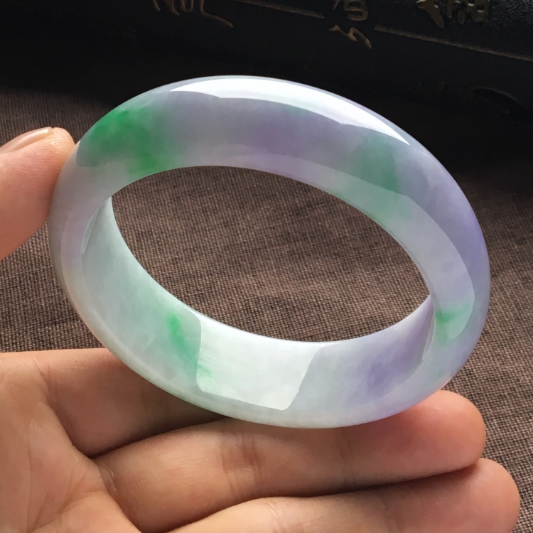 （超值推荐）糯冰种春带彩手镯（59mm）