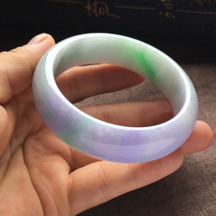 （超值推荐）糯冰种春带彩手镯（59mm）