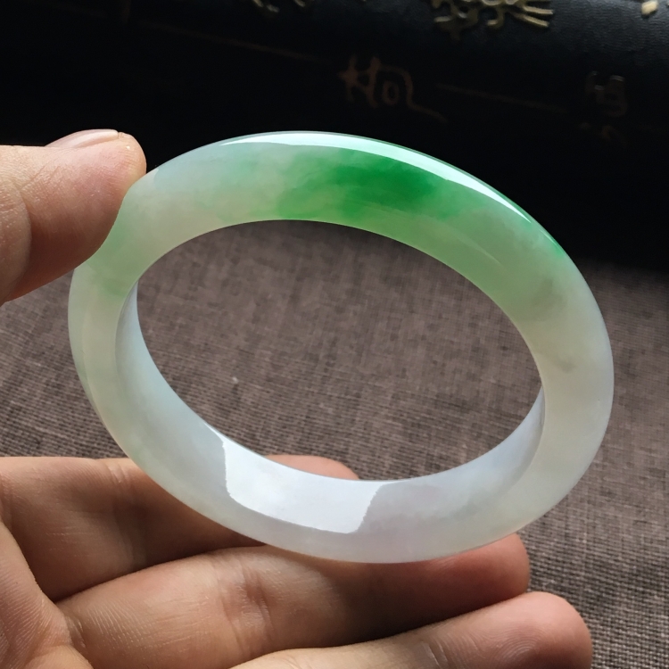 （超值推荐）糯冰种飘翠手镯（54.2mm）