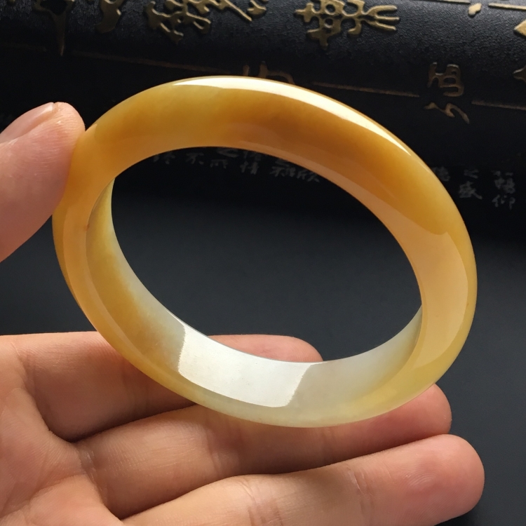（超值推荐）糯冰种黄翡手镯（56.5mm）