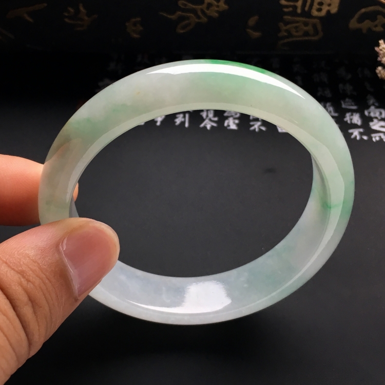 （超值推荐）糯冰种飘翠手镯（55.2mm）