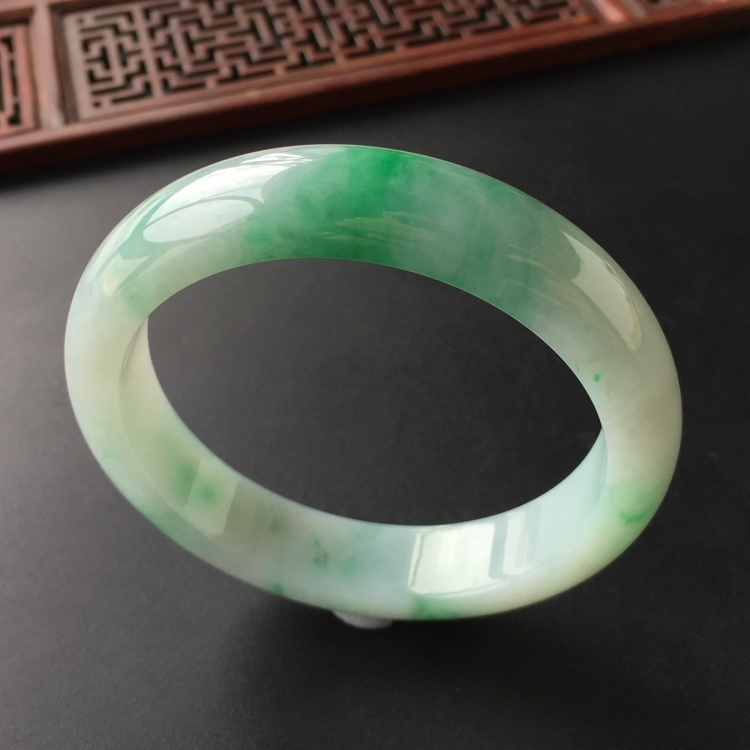 (超值推荐)糯冰种飘翠手镯(56.7mm)