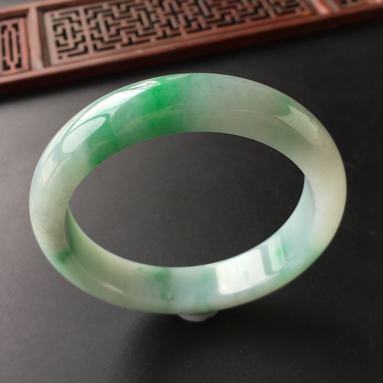(超值推荐)糯冰种飘翠手镯(56.7mm)