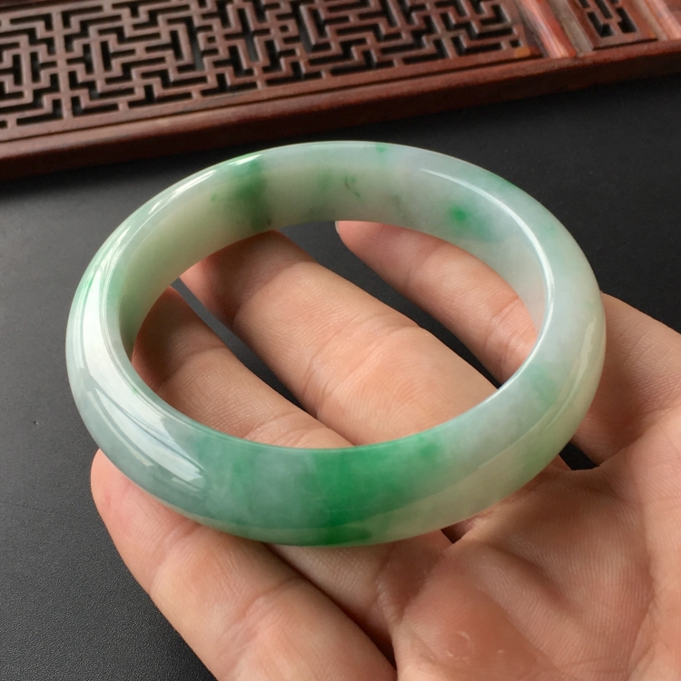 (超值推荐)糯冰种飘翠手镯(56.7mm)