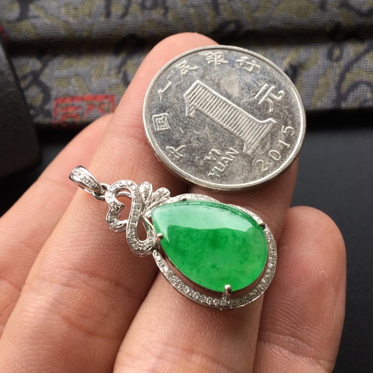 (超值推荐)冰种翠色镶白金钻石水滴胸坠