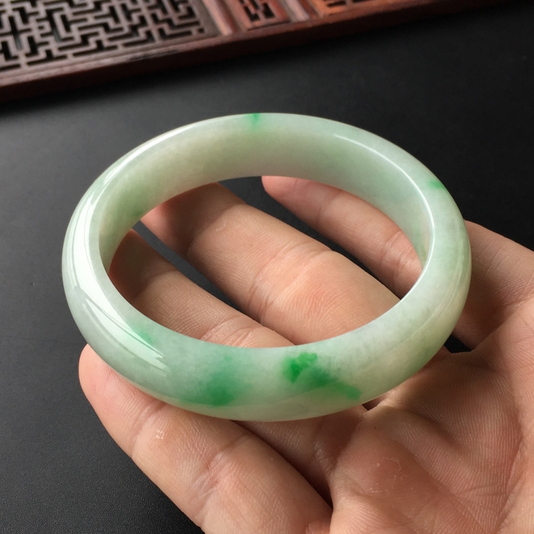 (超值推荐)糯冰种飘翠手镯(57.4mm)