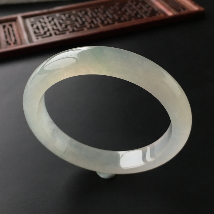 (超值推荐)冰种淡晴水手镯(54.5mm)