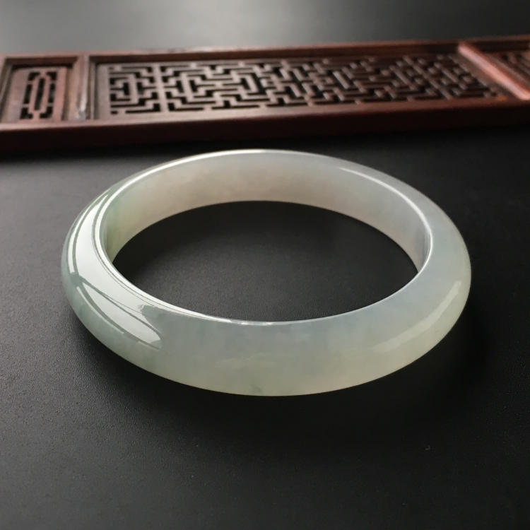 (超值推荐)糯冰种飘花手镯(57.8mm)