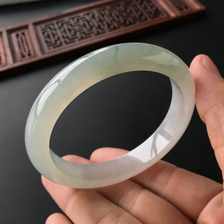 (超值推荐)糯冰种飘花手镯(57.8mm)