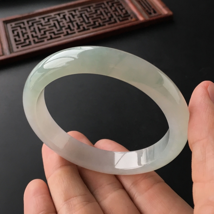 (超值推荐)糯冰种飘花手镯(57.8mm)