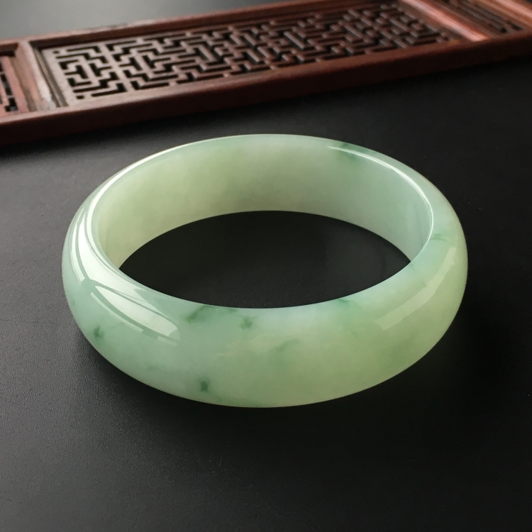 (超值推荐)糯冰种飘花手镯(56.4mm)