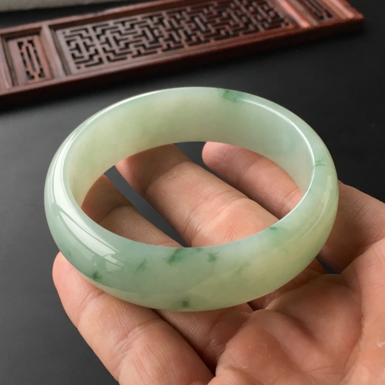 (超值推荐)糯冰种飘花手镯(56.4mm)