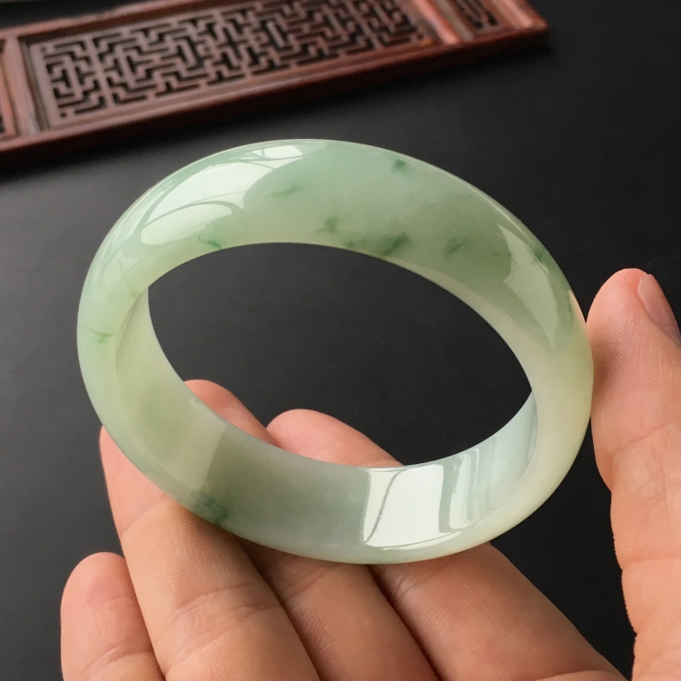 (超值推荐)糯冰种飘花手镯(56.4mm)