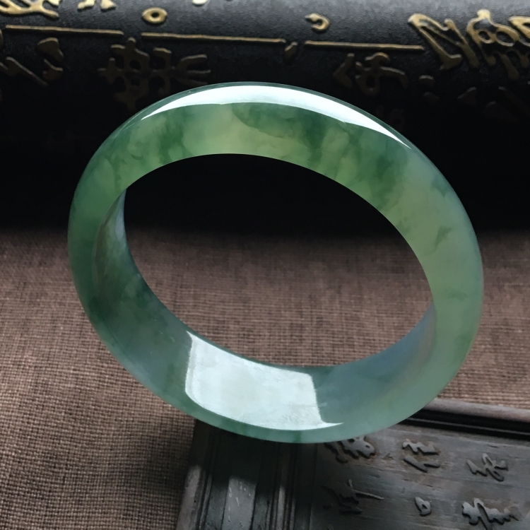 （超值推荐）冰种飘花手镯（57mm）