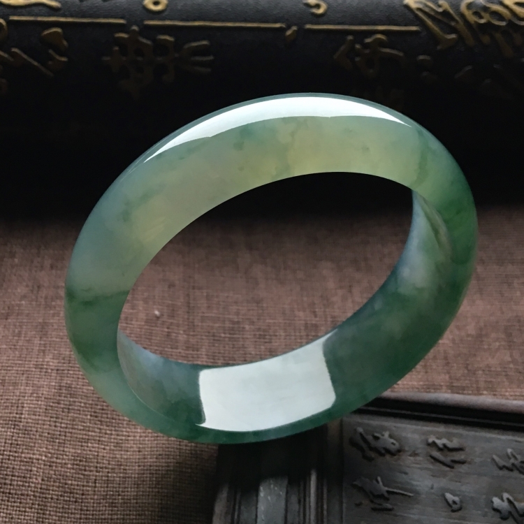 （超值推荐）冰种飘花手镯（57mm）