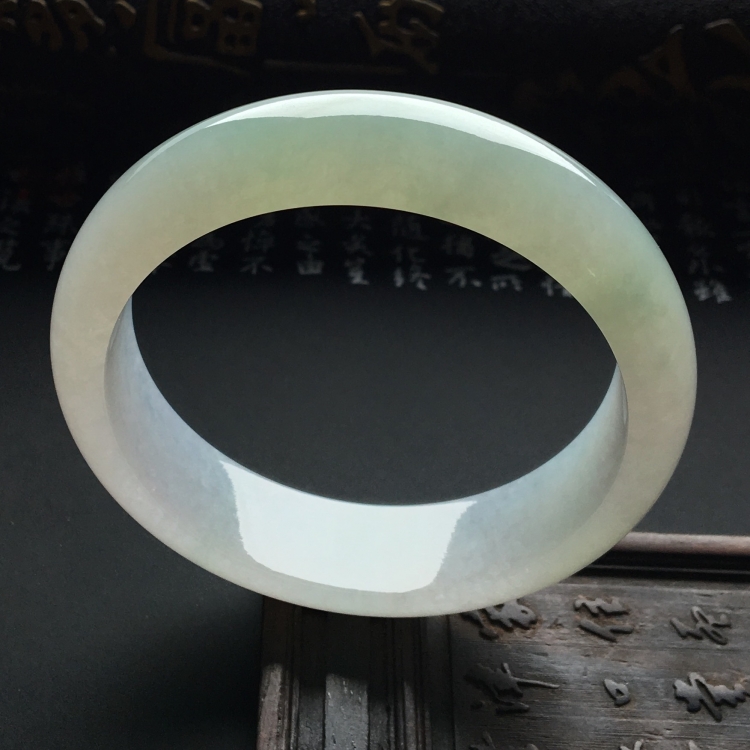 （超值推荐）糯冰种淡晴水手镯（55.7mm）