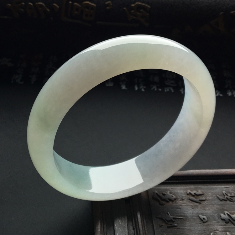 （超值推荐）糯冰种淡晴水手镯（55.7mm）