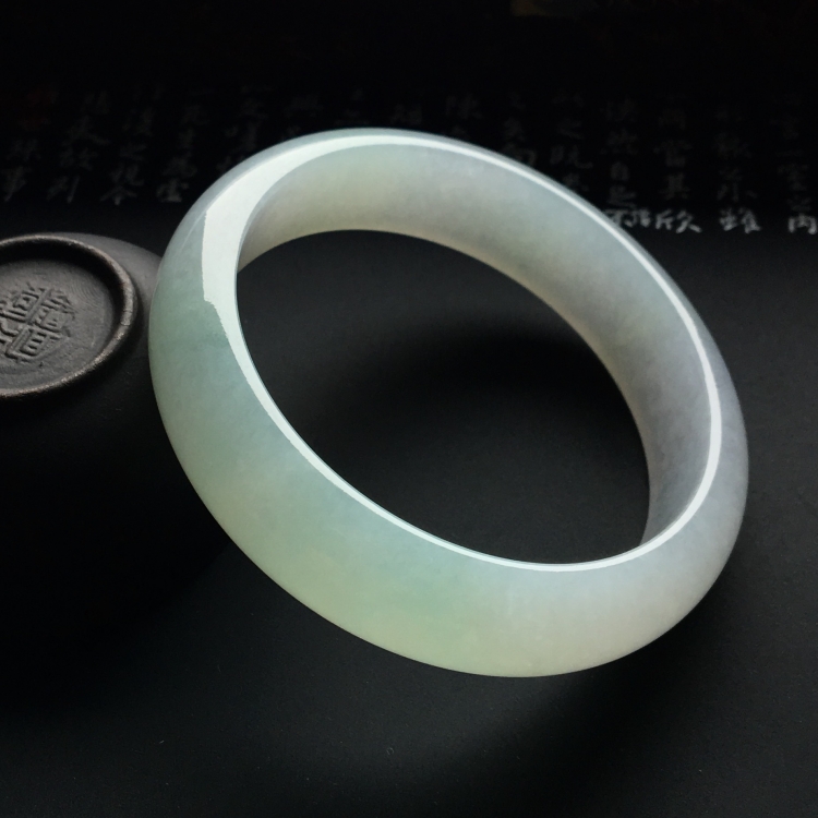 （超值推荐）糯冰种淡晴水手镯（55.7mm）