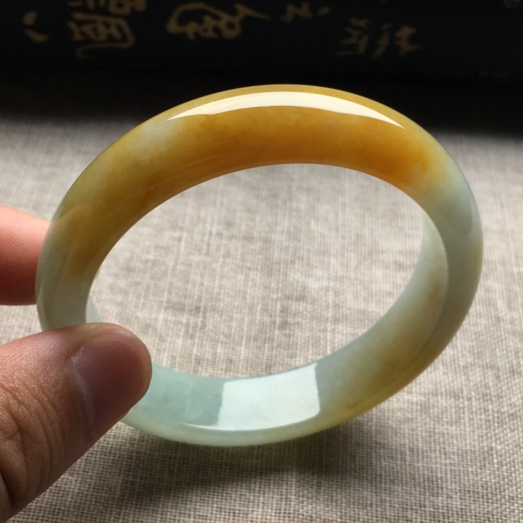 （超值推荐）糯冰种黄翡手镯（57mm）
