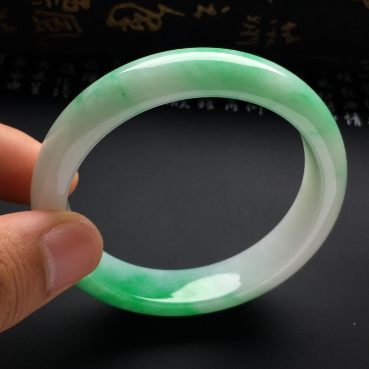 （超值推荐）糯冰种飘翠手镯（55mm）