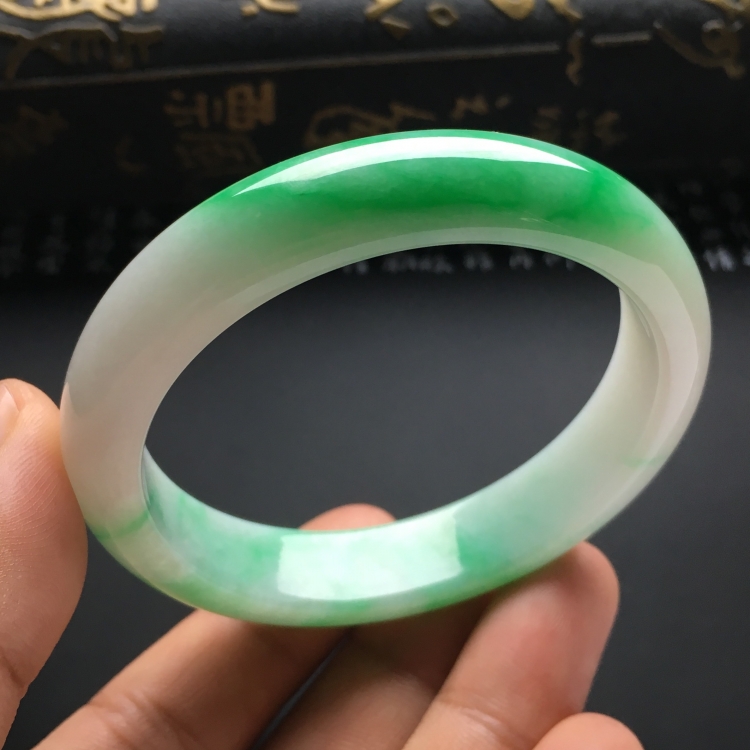 （超值推荐）糯冰种飘翠手镯（55mm）