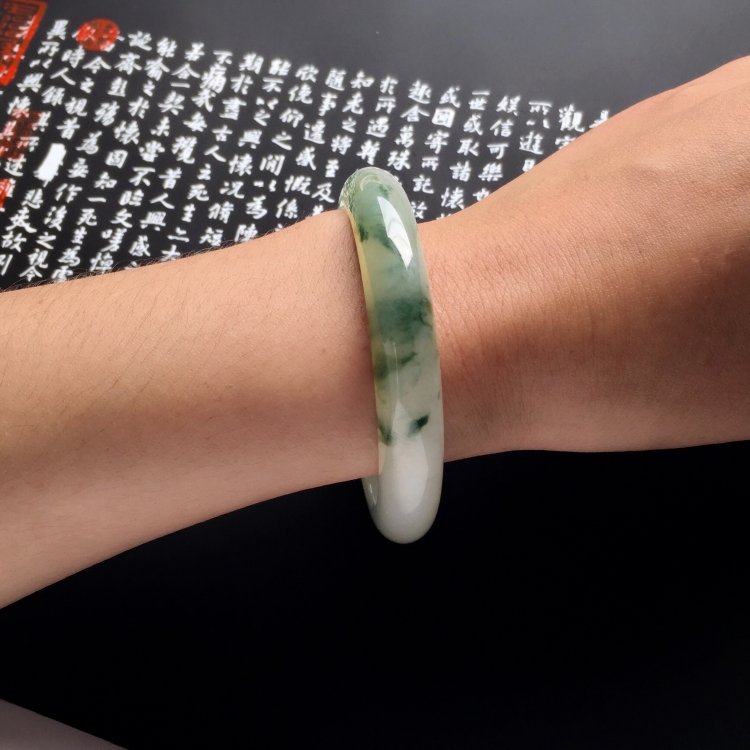 （超值推荐）冰种飘花手镯（57mm）