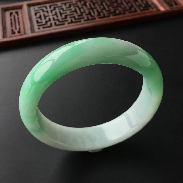 (超值推荐)糯冰种飘翠手镯(57mm)