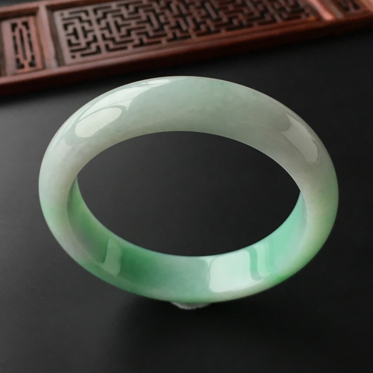 (超值推荐)糯冰种飘翠手镯(57mm)