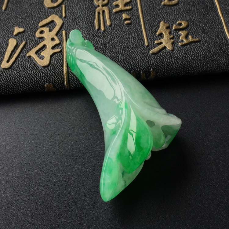 (超值推荐)糯冰种飘翠玉兰花挂件