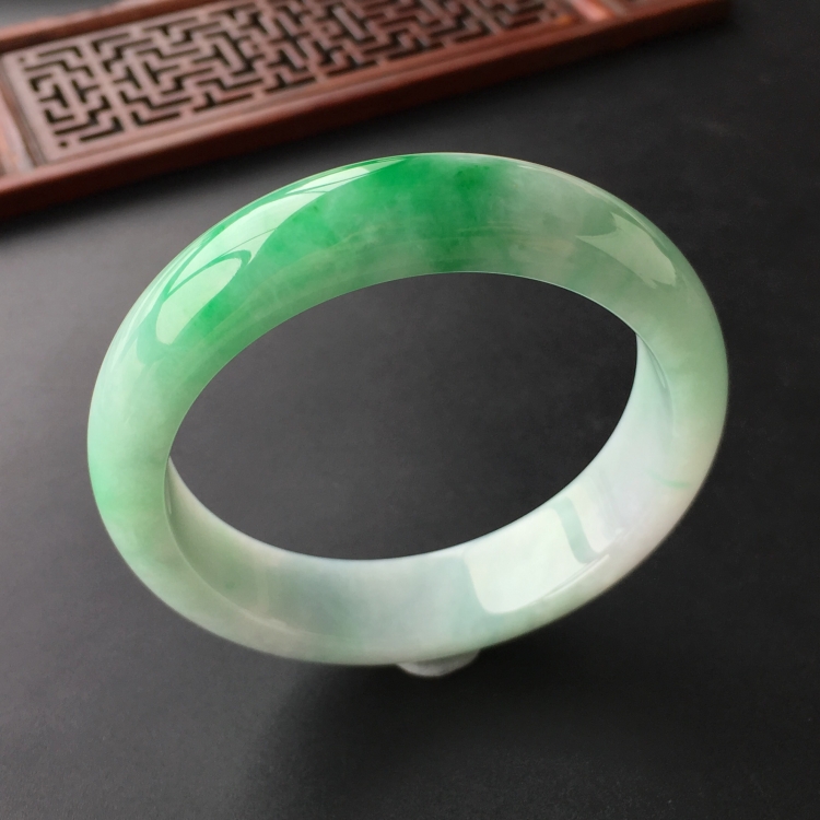 (超值推荐)糯冰种飘翠手镯(55.4mm)