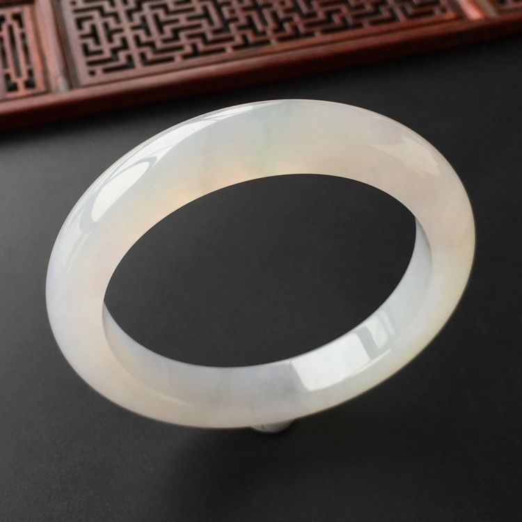 (超值推荐)冰种淡晴水略飘花手镯(57.7mm)