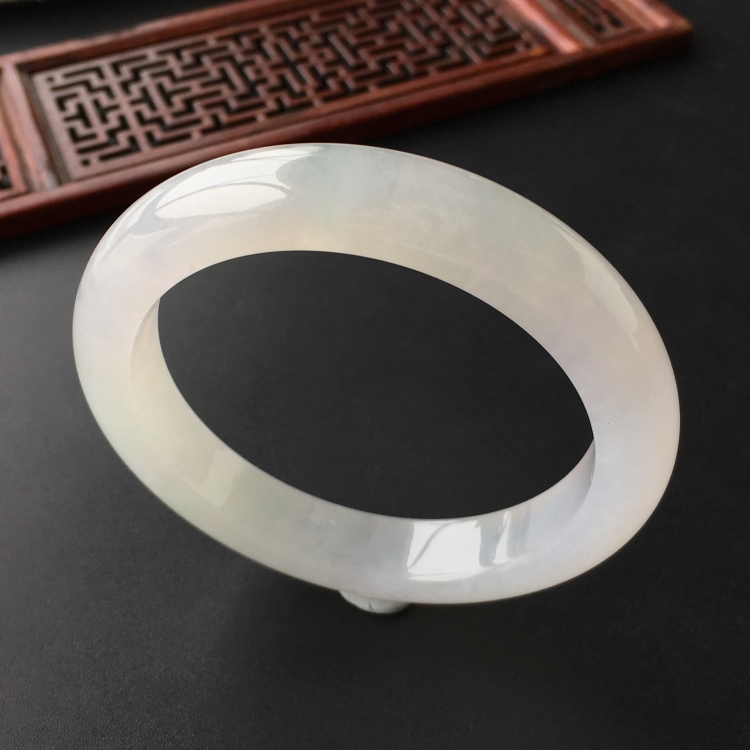 (超值推荐)冰种淡晴水略飘花手镯(57.7mm)