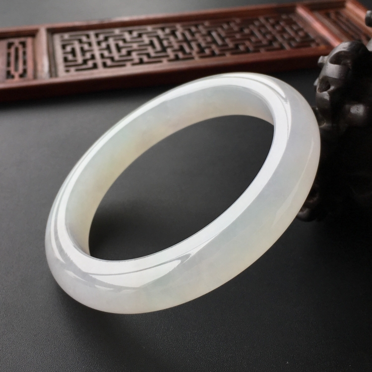 (超值推荐)冰种淡晴水略飘花手镯(57.7mm)