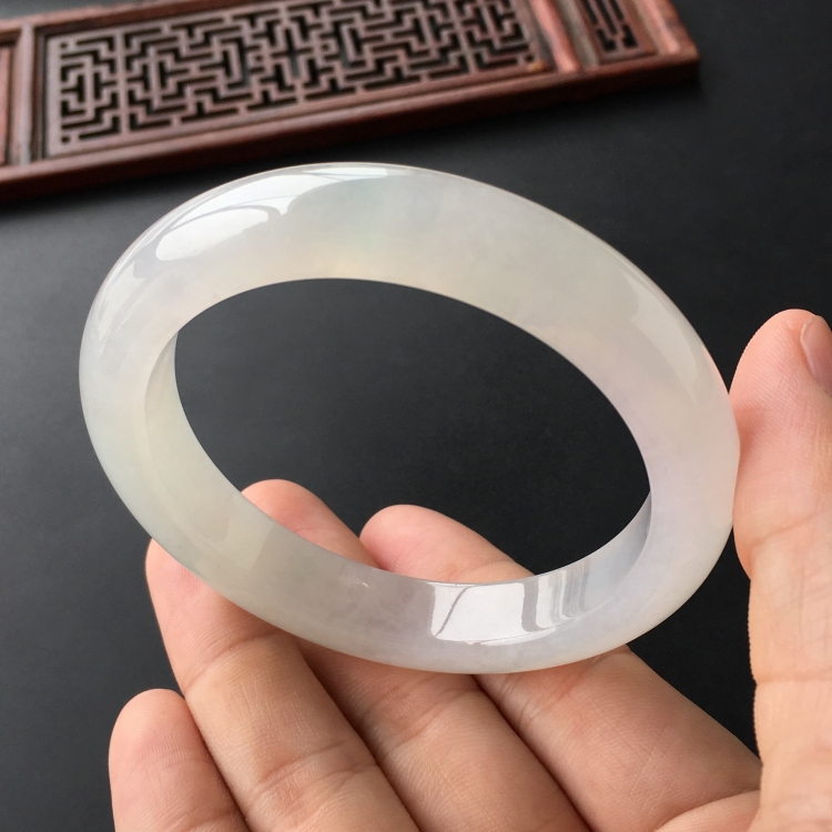 (超值推荐)冰种淡晴水略飘花手镯(57.7mm)