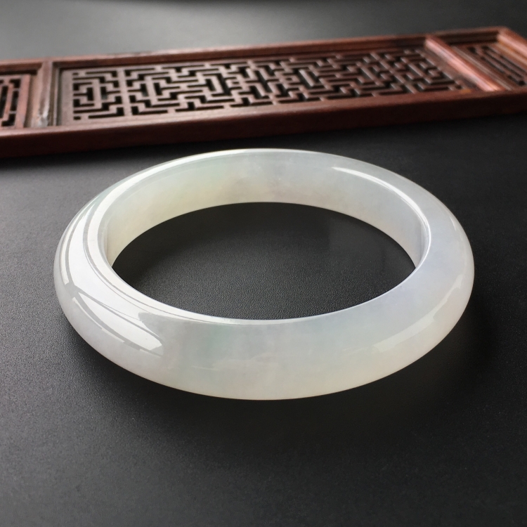 (超值推荐)冰种淡晴水略飘花手镯(57.7mm)