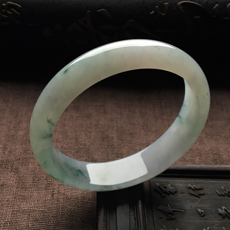 （超值推荐）糯冰种飘花手镯（58mm）