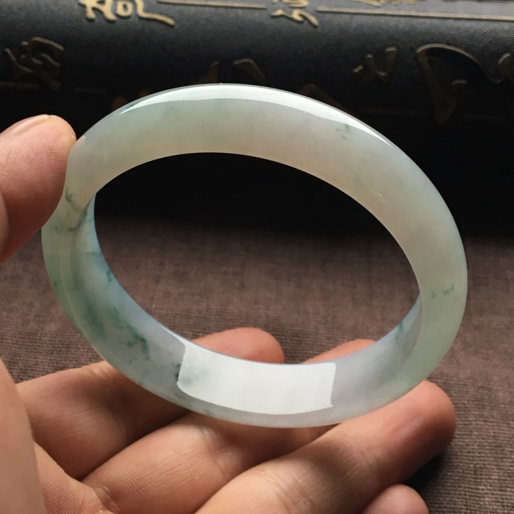 （超值推荐）糯冰种飘花手镯（58mm）