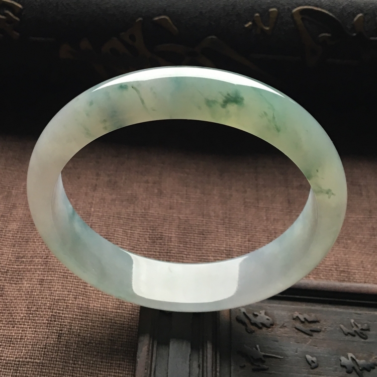 （超值推荐）糯冰种飘花手镯（58mm）