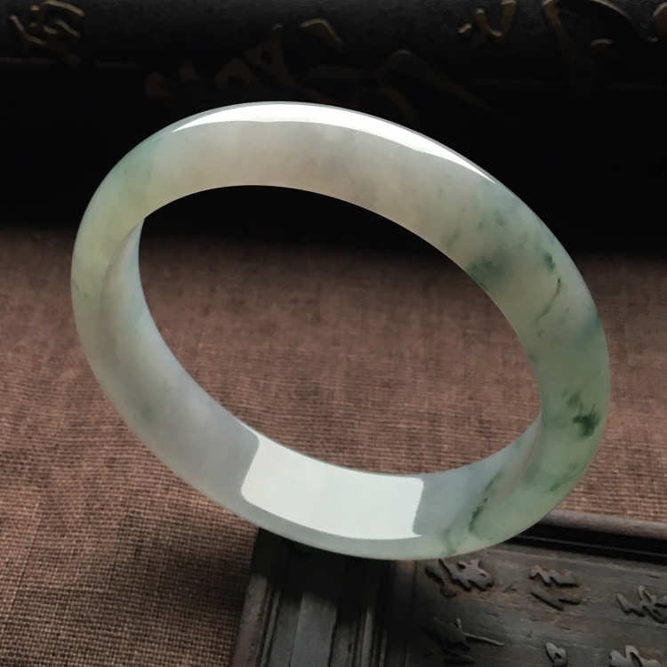 （超值推荐）糯冰种飘花手镯（58mm）